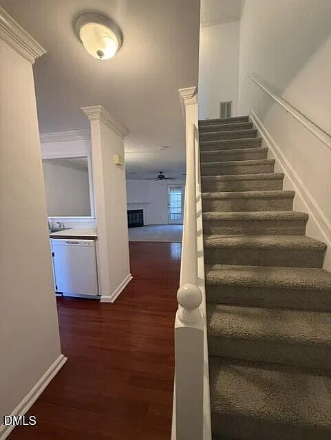 2 bed, 2.5 bath, 1056 sqft, $1,430 — Photo 2