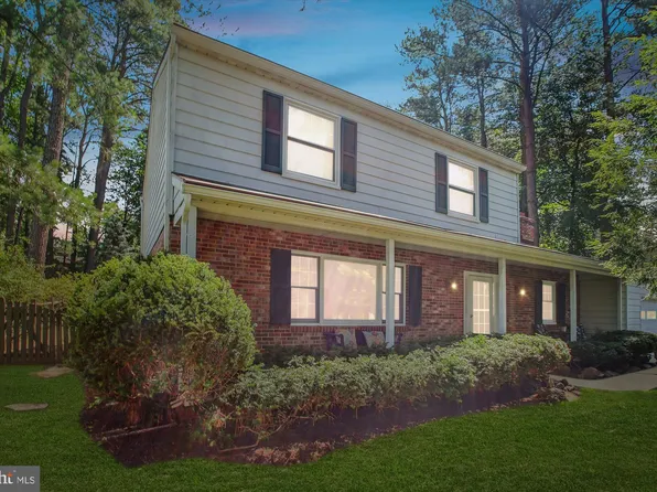 859 Twin Harbor Dr, Arnold, MD 21012