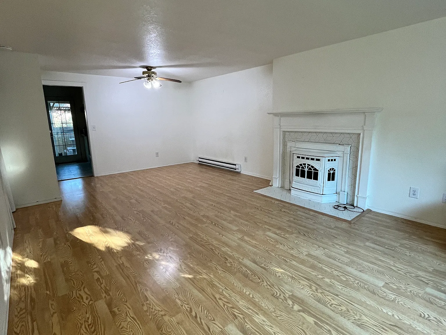 2 bed, 1.5 bath, 1036 sqft, $2,250 — Photo 2