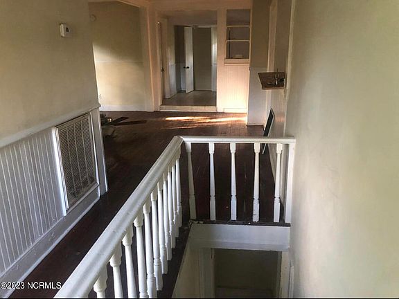 3rd image of 709 Queen Street