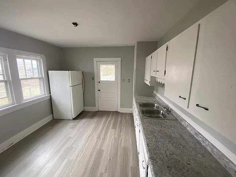30 Missouri Ave — Photo 5