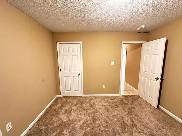 2225 Redwood Dr — Photo 9