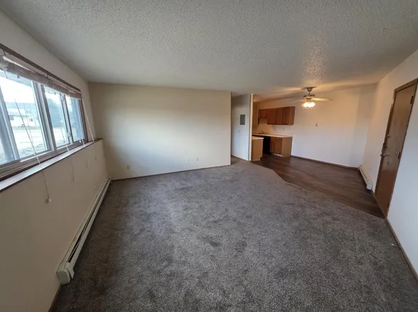 1112 Portland Dr, Bismarck, ND 58504