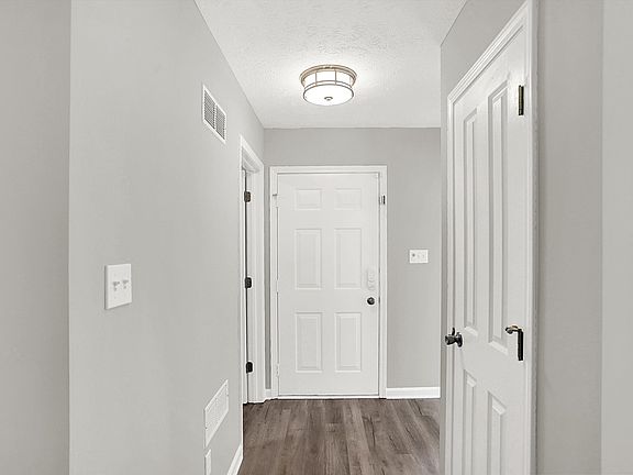 4th image of 854 Queensgate Dr