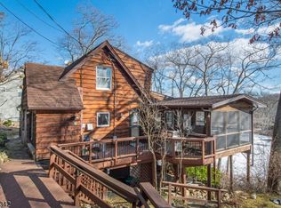 11 Lake Shore Rd W, Stockholm, NJ 07460