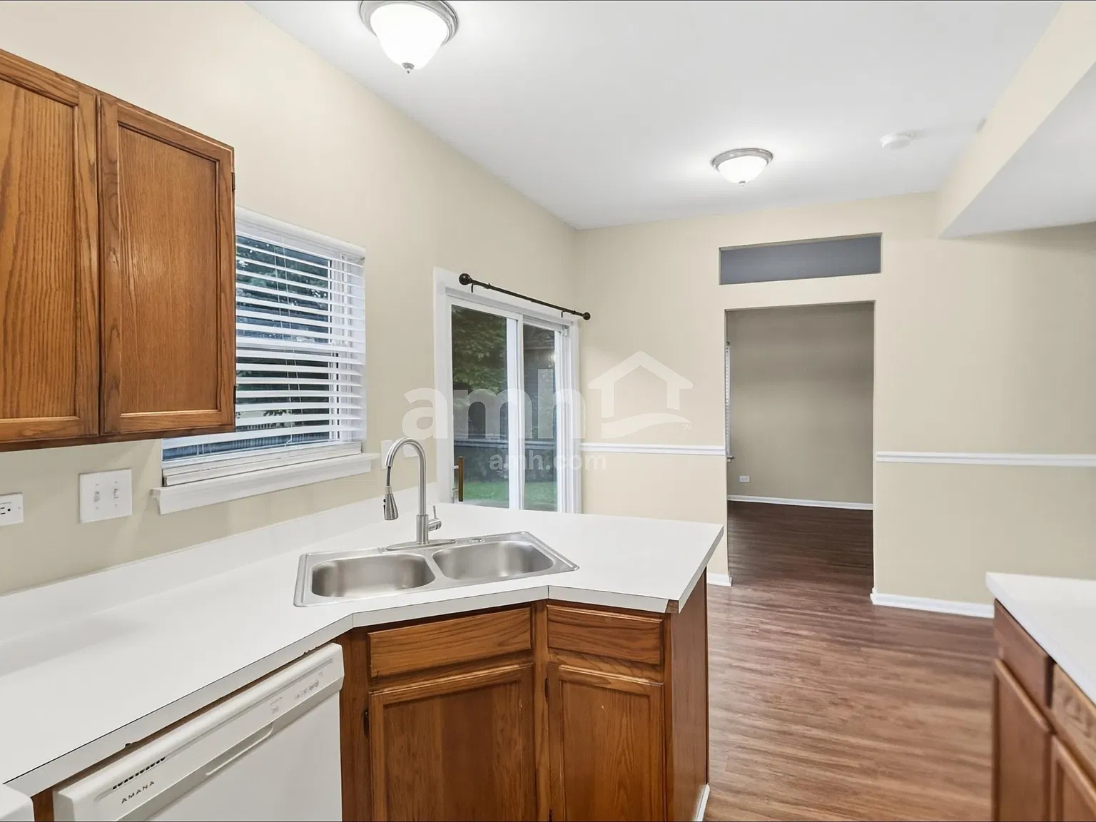 3 bed, 2.5 bath, 1566 sqft, $2,785 — Photo 3