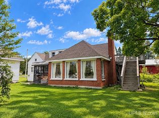 1112 N County Road 432 Rd, Gulliver, MI 49840