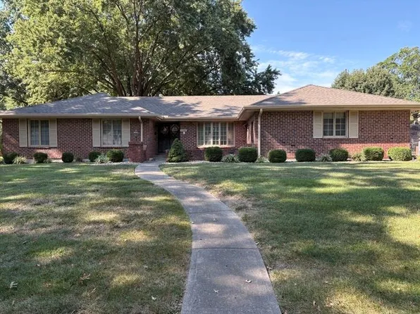 306 NW Lincolnwood Dr, Lees Summit, MO 64063