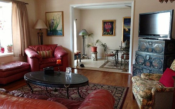 3rd image of 908 Valley View St