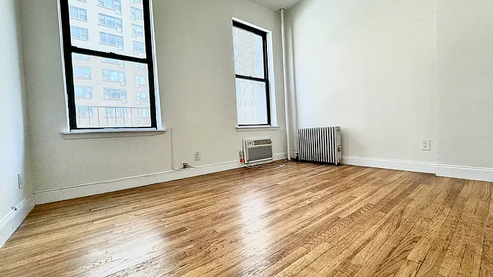 Rented by HOLTON REAL ESTATE INC. | media 13