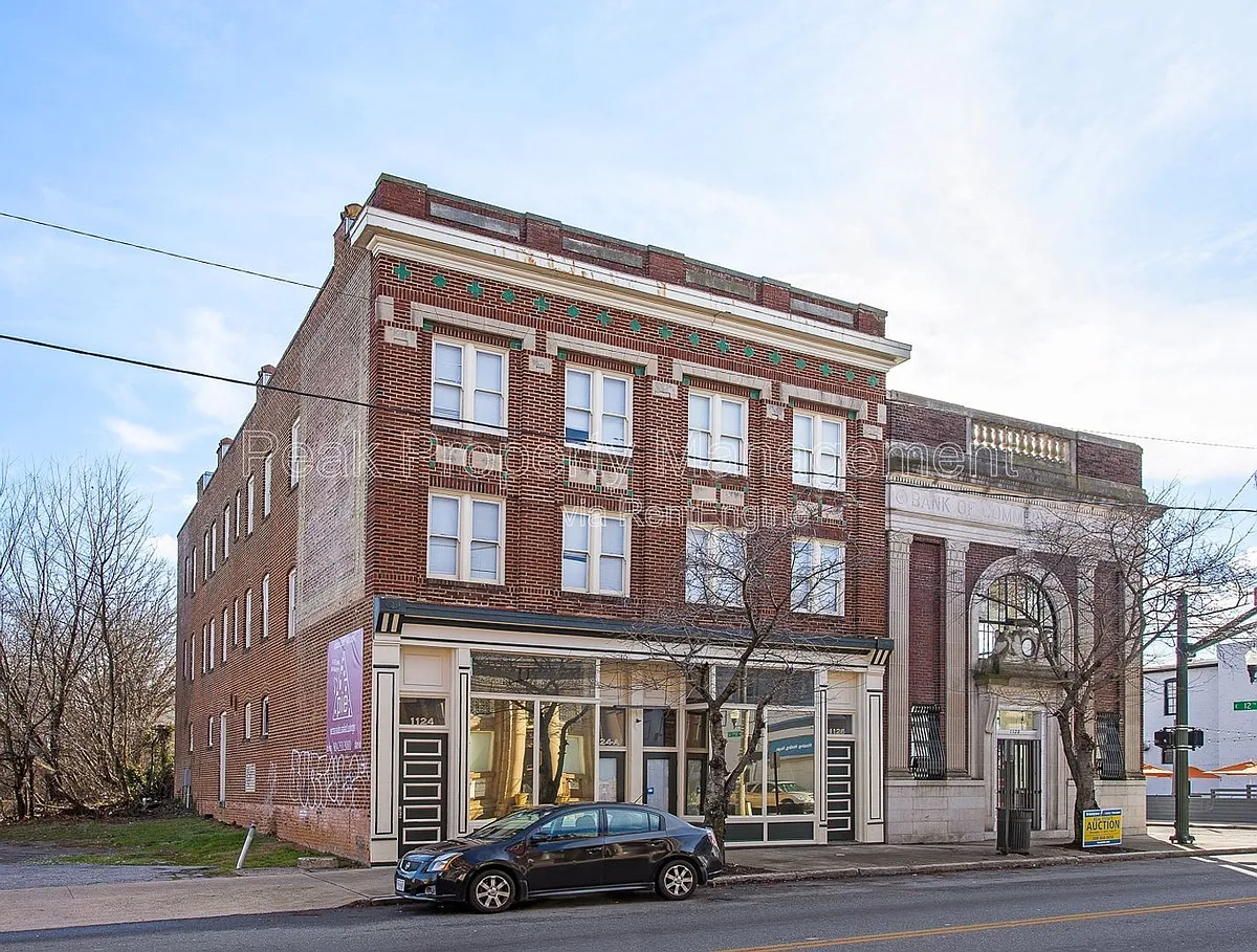 Building Photo - 1124 Hull St #D