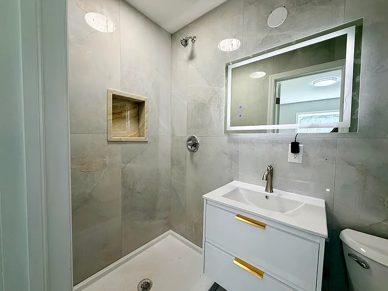 341 Grosvenor Ave #2 — Photo 30