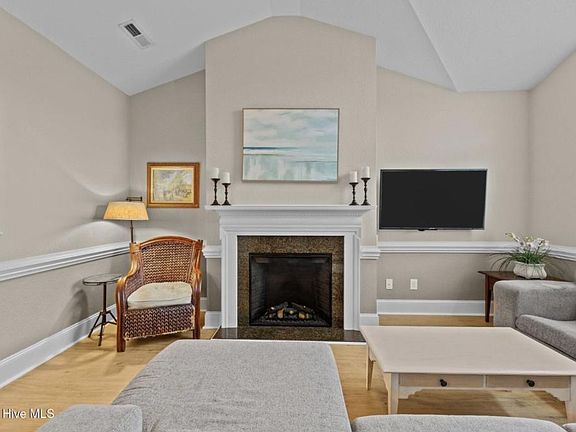 2nd image of 3504A Ellsworth Dr