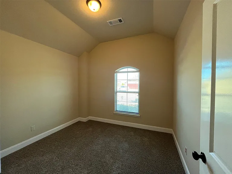 3826 Hyde Park Dr — Photo 19