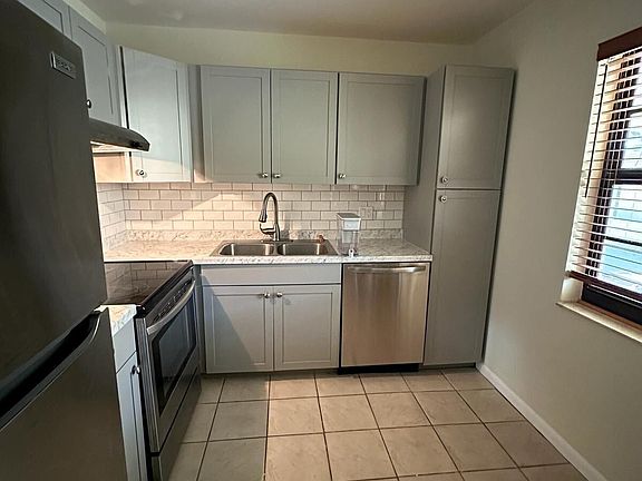 4th image of 132 S Cypress Rd APT 523