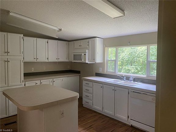5th image of 237 Red Oak Dr
