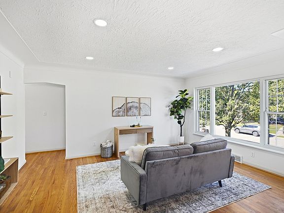 4th image of 114 Garden Way