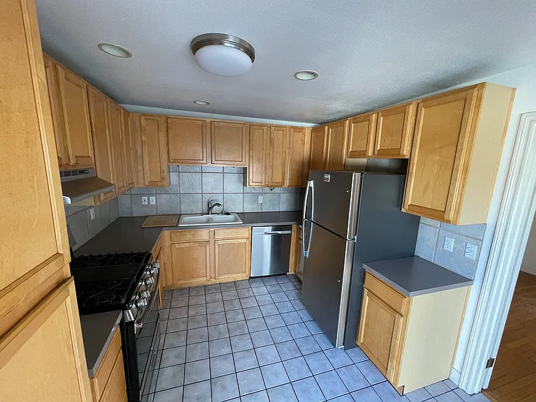 430 Olive St — Photo 8