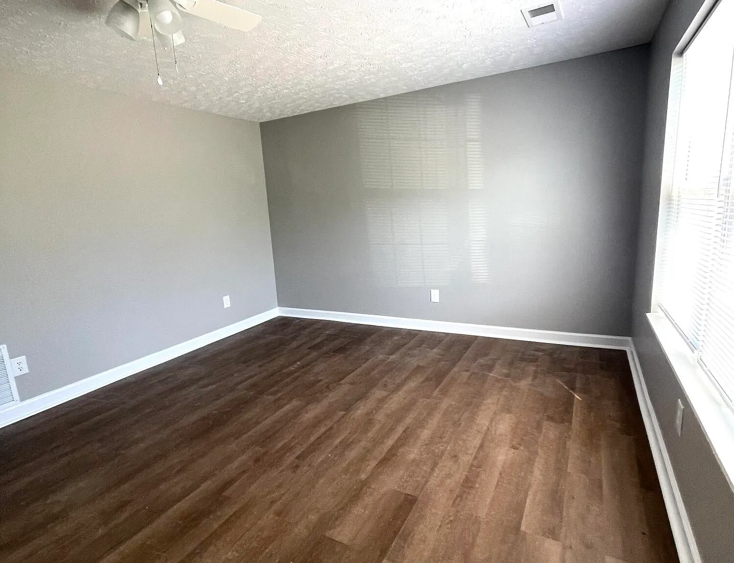 3 bed, 1.5 bath, 1216 sqft, $1,495 — Photo 3