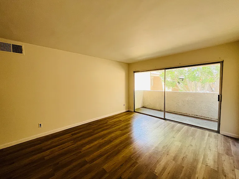 1001 W Macarthur Blvd #110 — Photo 22