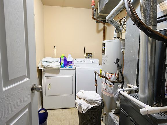 5th image of 216 Matthews Dr #1