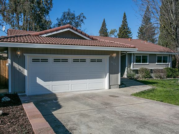 2nd image of 6125 Kifisia Way