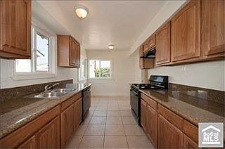 3rd image of 905 W Autumn Dr