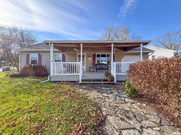 1 Briarcliff Ct, Pekin, IL 61554