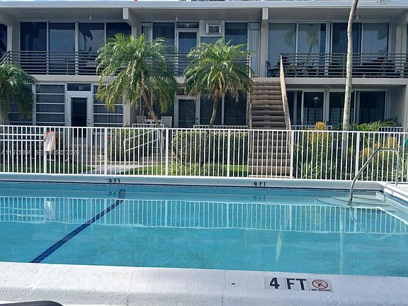 5th image of 901 N Birch Rd #9B