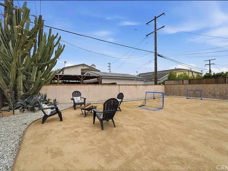 11937 S La Cienega Blvd — Photo 22