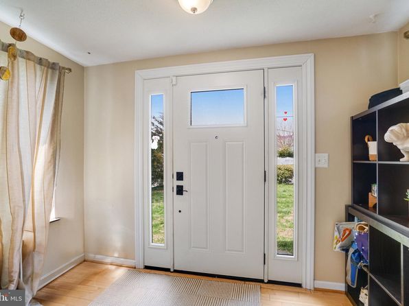 6115 Bangor Dr, Alexandria, VA 22303