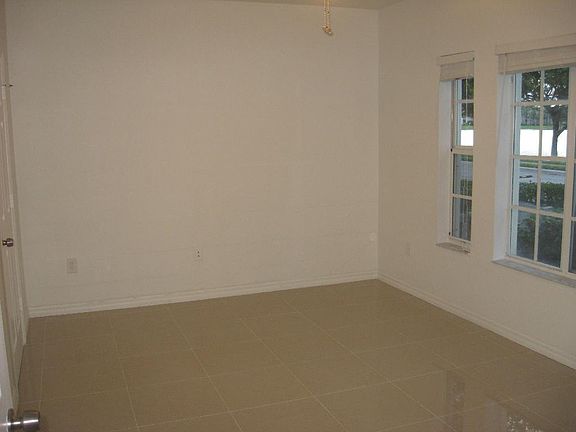 5th image of 2549 Centergate Dr APT 107