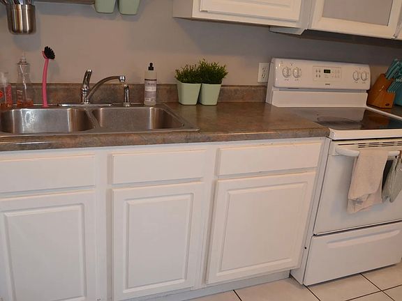 3rd image of 1619 Queen Anne Way #1
