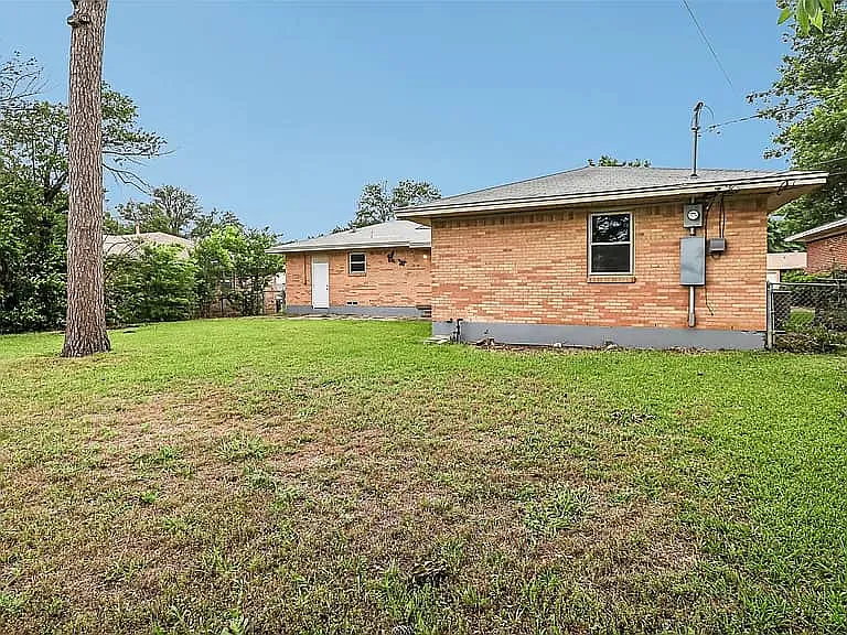 326 Harman St — Photo 15