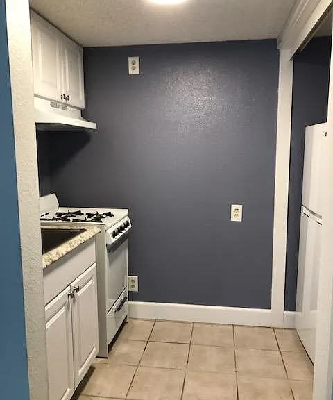 Smoke Tree Studio Apartments — Photo 33