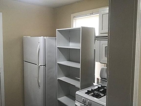 5th image of 3570 Marion Ave