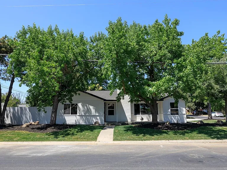 2423 Miller Ave — Photo 24