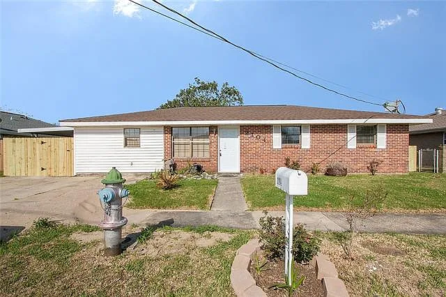2104 Lena Dr