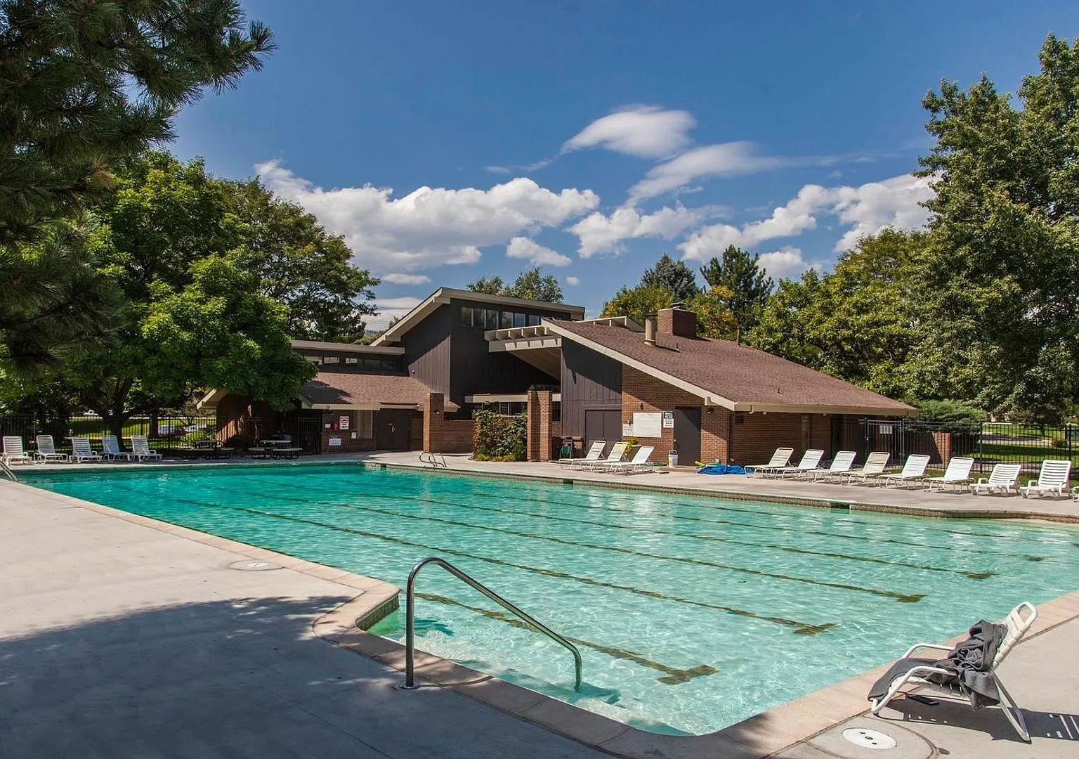 Two Bedroom Condo At Aspen Grove In North Boulder - Outdoor Pool & Year Round Hot Tub! — Photo 3