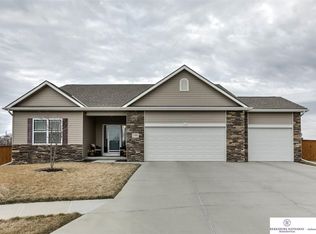 21002 Flavin Cir, Elkhorn, NE 68022