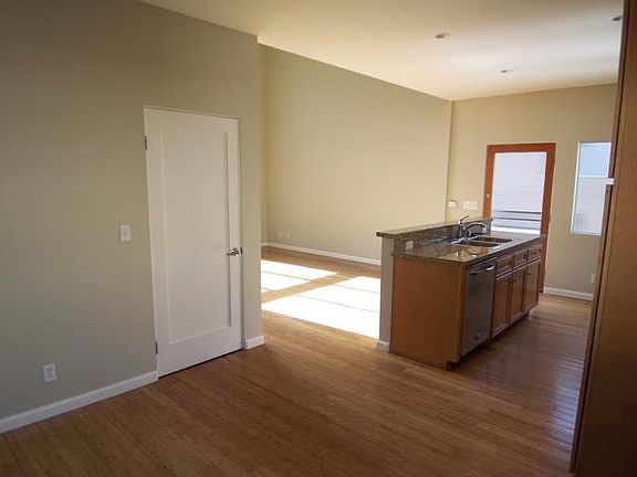5th image of 324 S Wilton Pl