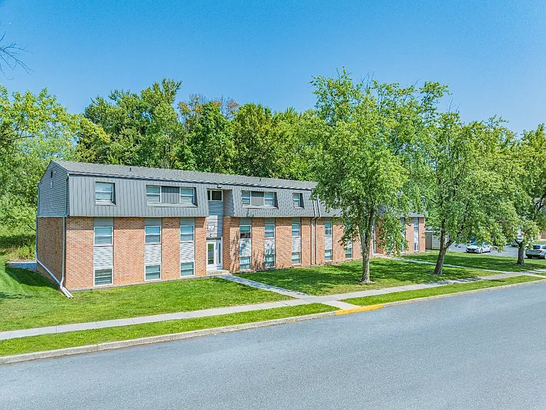 Colonial Glen — Photo 13