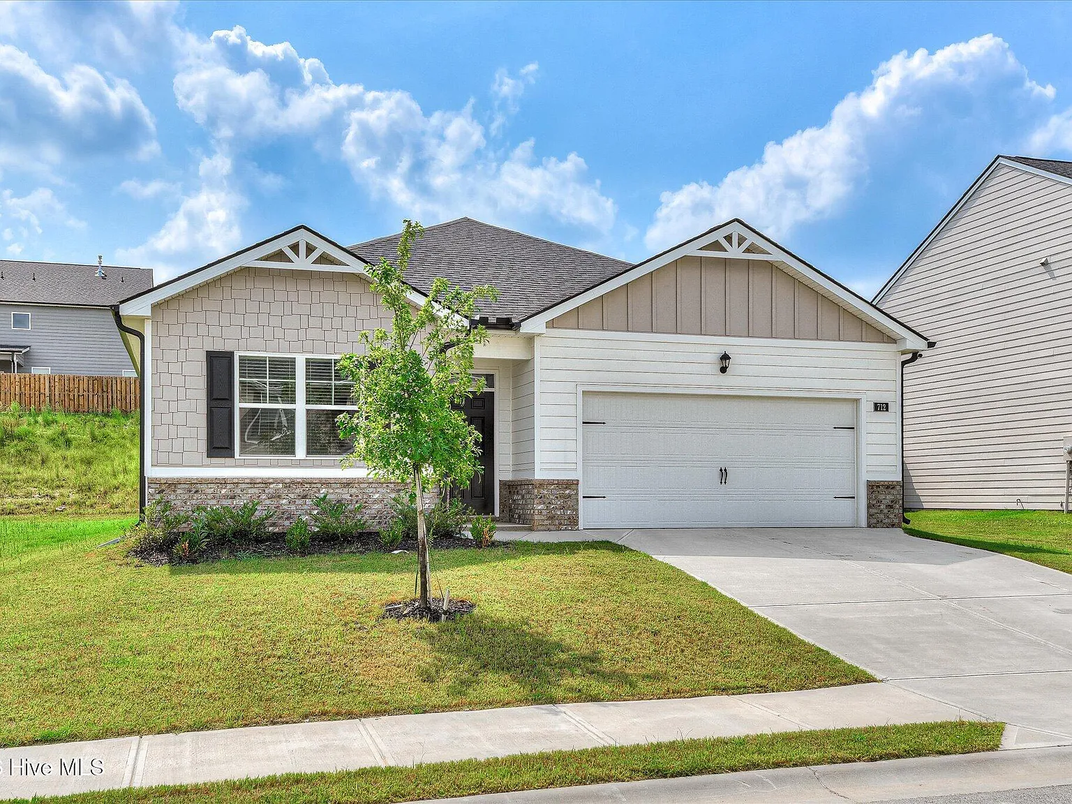 4 bed, 2.0 bath, 1776 sqft, $1,900 — Photo 3