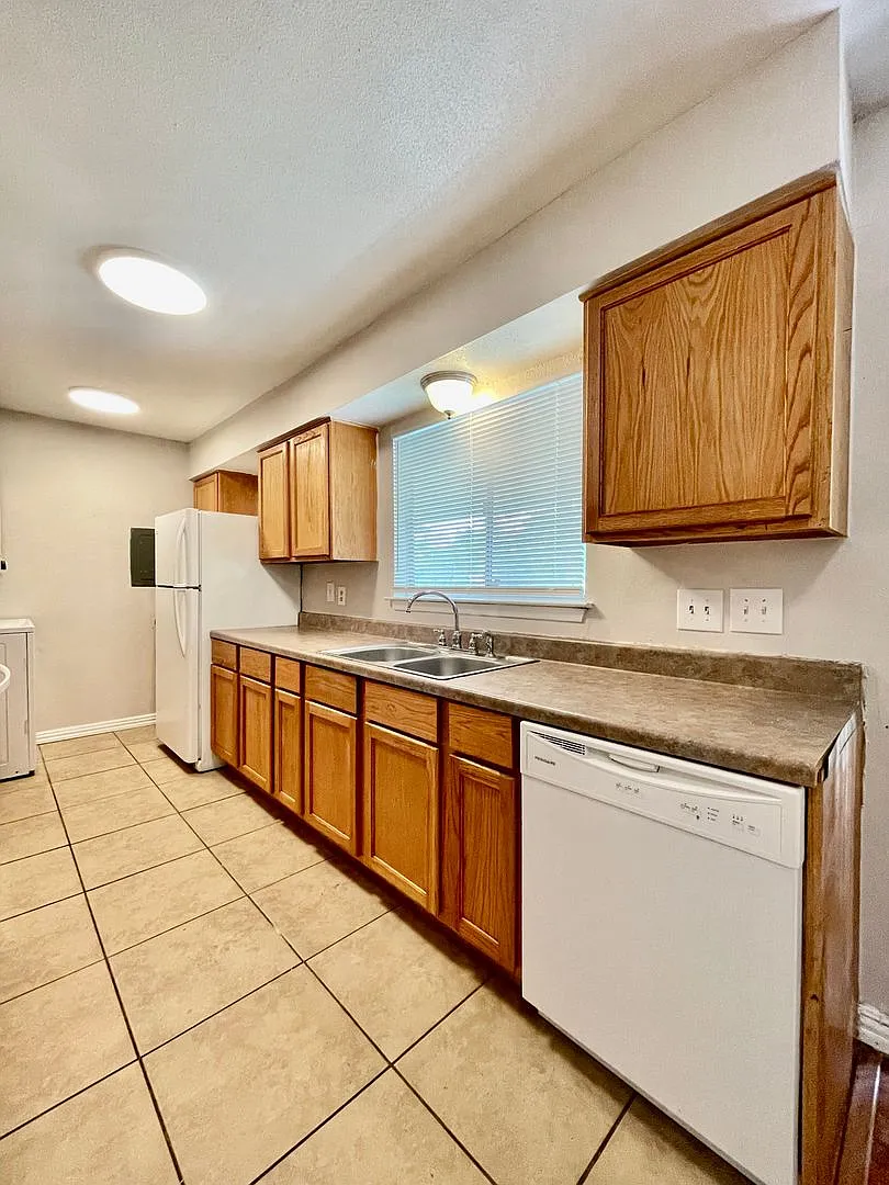 205 S Mitchell St — Photo 3