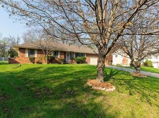3816 NW Dogwood Dr, Blue Springs, MO 64015