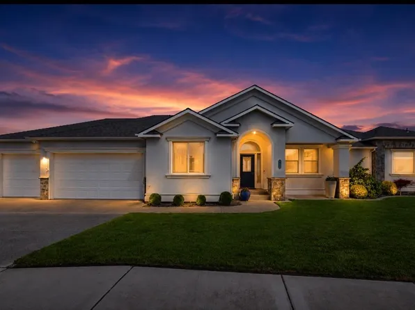 505 Thebes St, West Richland, WA 99353