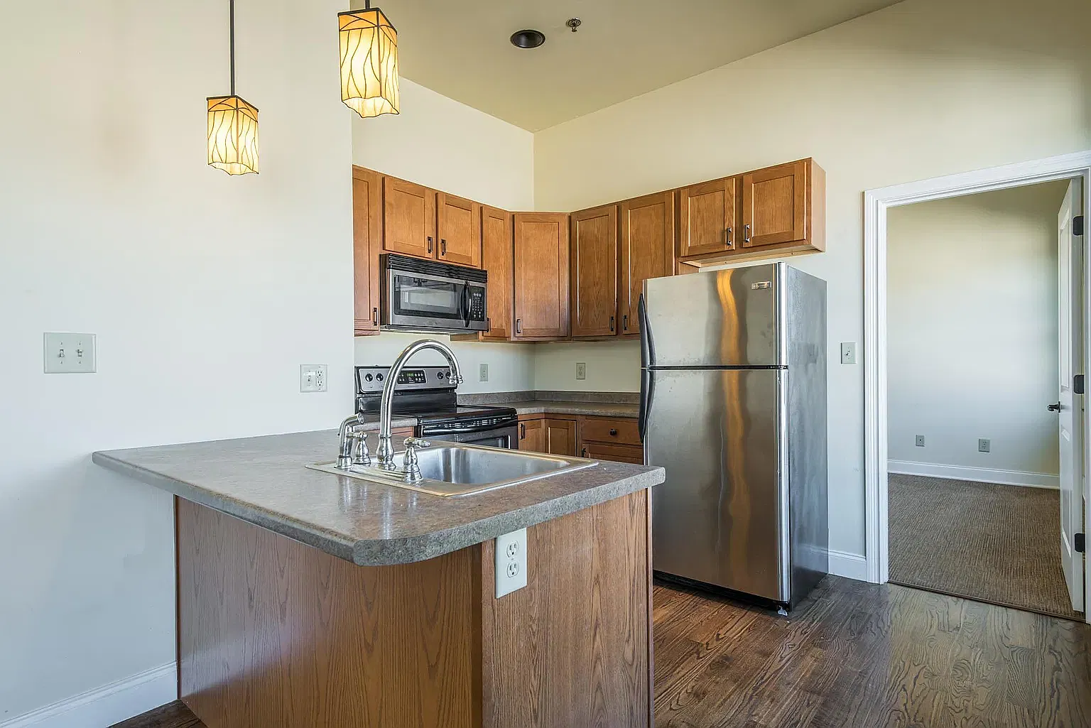 2 bed, 870 sqft, $1,850 — Photo 2