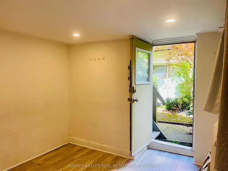 218 Heath St W #BASEMENT — Photo 11