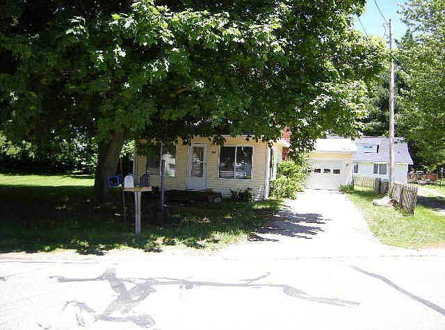 1st image of 555 Lake Dr