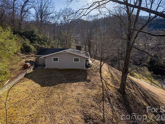 5th image of 223 Cherry St